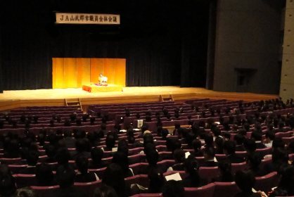 人気講演会講師・三遊亭楽春の職場の活性化、笑いに学ぶコミュニケーション＆メンタルヘルス講演会の風景
