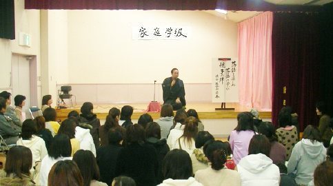 三遊亭楽春の家庭学級講座講演会の風景