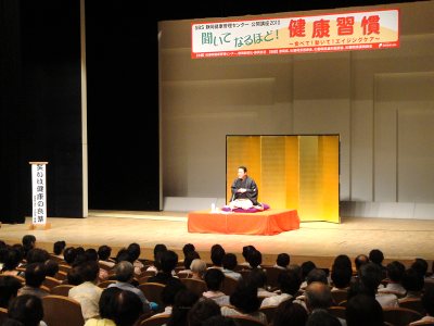 三遊亭楽春の笑いと健康の講演会が好評のため、公開講座がラジオ番組で放送されました。
