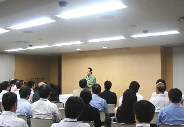 三遊亭楽春の健康講演会の風景